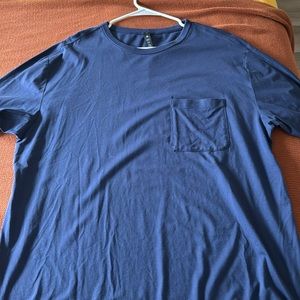 Lululemon front pocket t shirt